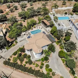 Redonda Villa